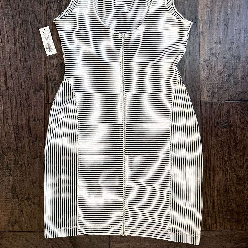 NWT Striped Bodycon Contoured Zip Back Dress - Picture 9 of 9